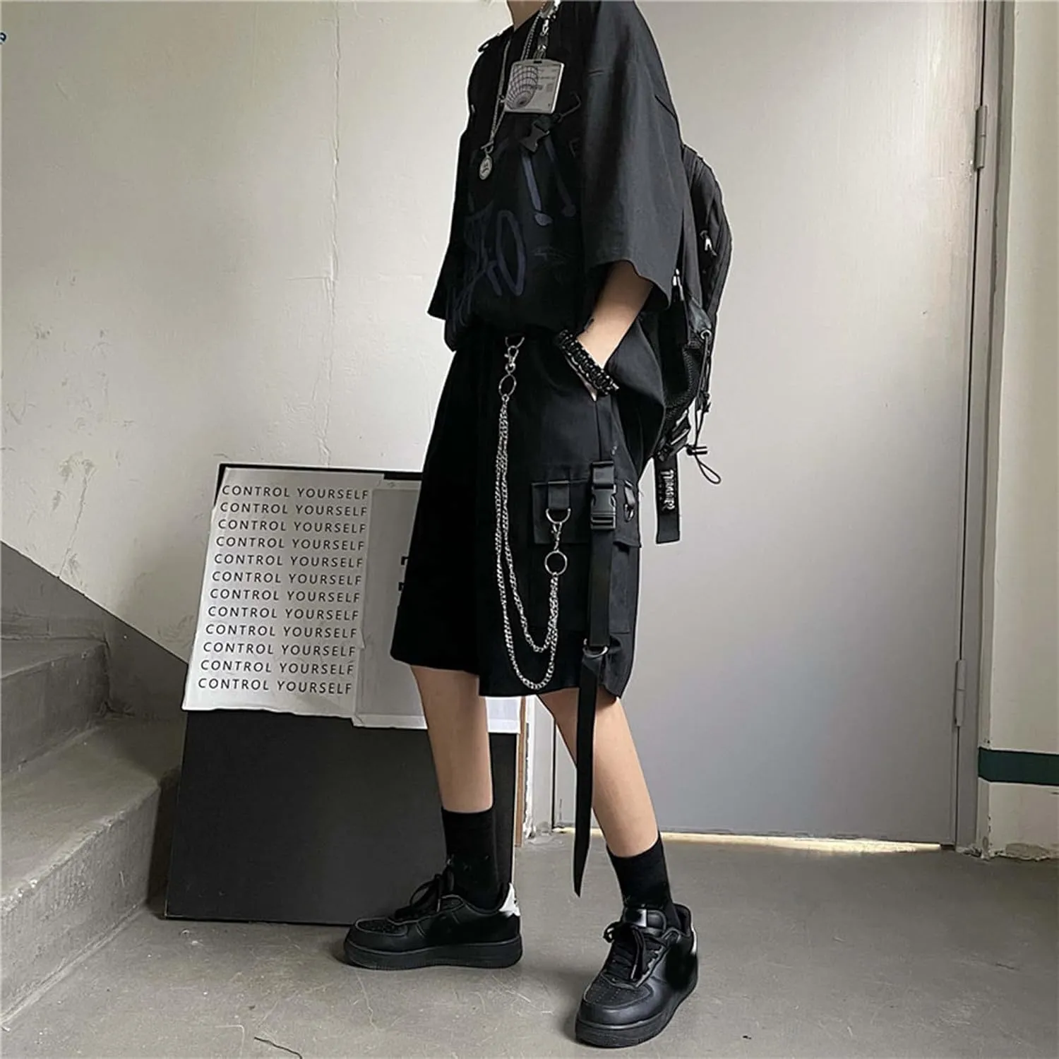MEINVQIAOTI Black Cargo Pants for Women Street Harajuku Loose Straight Shorts Black Pants with Chains
