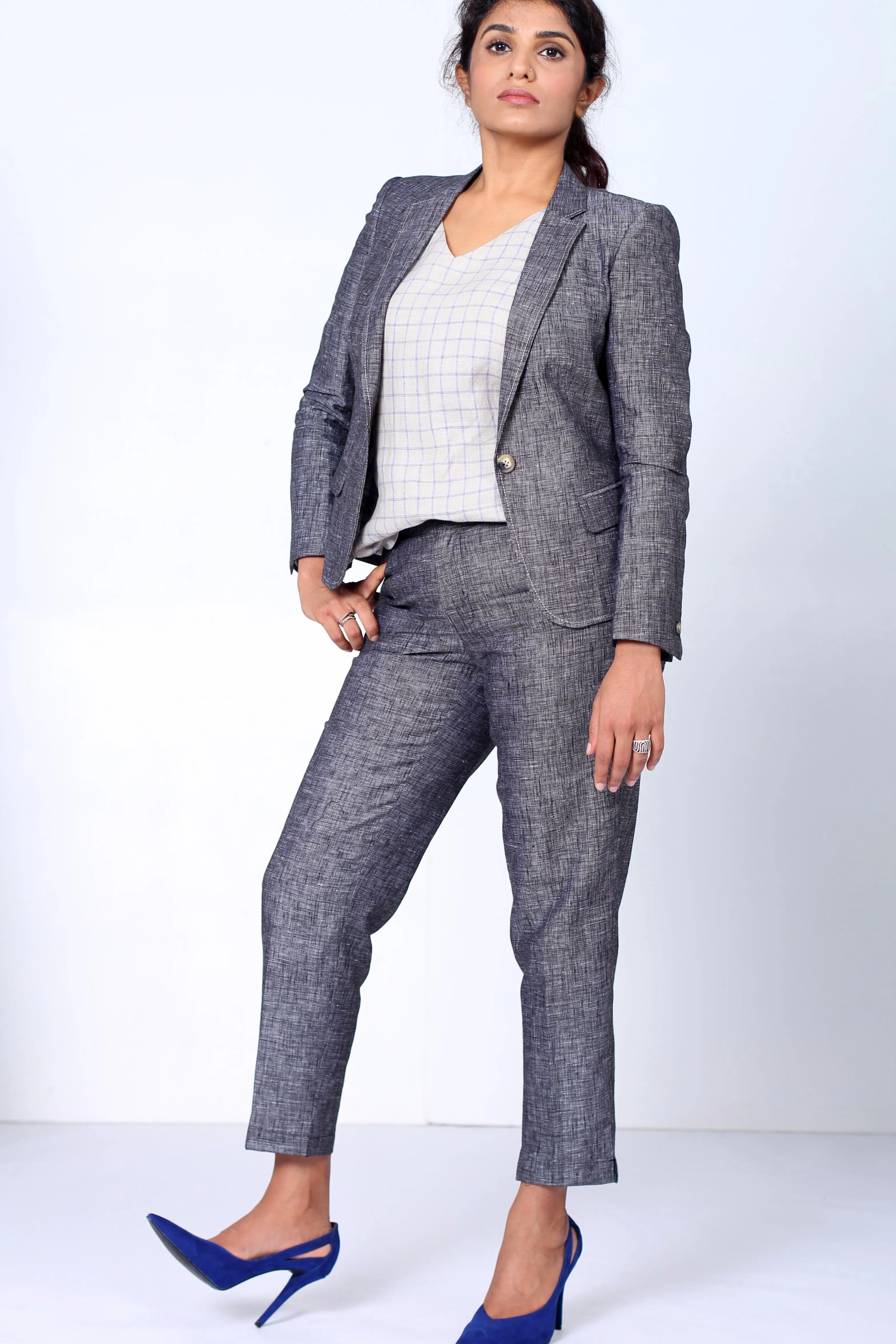 Pure Linen Blazer in Pebble Black